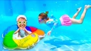 逗比小萝莉：小萝莉和爸爸互换身份，她还带着爸爸去学习游泳！
