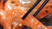 年夜饭的餐桌上少不了的一道油焖大虾，好吃到壳都不剩
