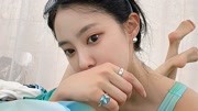 最佳韩国女歌手朴孝敏蓝绿混色泳衣照，带来不一样的视觉感受