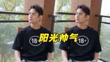 《向风而行》定档海外，王凯演活冰块脸教官，穿印花T恤阳光帅气