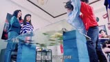 快乐的小鸡：此人是香港最凶残的古惑仔 乌鸦见了都避让三分