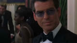 007：邦德深藏不露，戴透视眼镜进入赌场，察觉每个人都藏了把枪