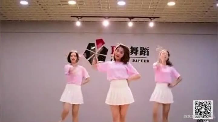   三位小姐姐的《佛系少女》舞蹈