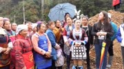 山歌对唱,少数民族接亲风俗,想进门先对山歌音乐背景音乐视频音乐爱奇艺