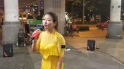 街头艺人三公主婷婷演唱《明知故犯》,唱到一半笑场了音乐背景音乐视频音乐爱奇艺