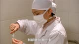 筒子楼：小伙装病找女医生打针，女医生吓一跳：别都脱啊，脱一半