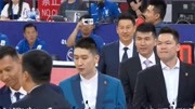 中国男篮世预赛！姚明王治郅黄金一代督战，结果阿巴斯开场被打懵