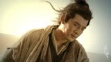 花千骨：花千骨一步一步爬上悬崖，令男子大吃一惊