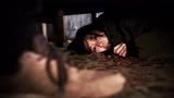 独居女人熟睡后，床底竟钻出一个陌生男人，韩国惊悚片《门锁》