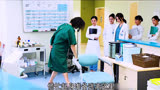 悍城：卧底光着身子做窃贼，这一幕被身后的医生尽收眼底！