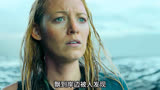 《鲨滩》电影解说33，女人在海中游玩，不料却惨遭鲨鱼袭击