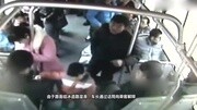 【拍客】女子乘公交遇内急 当众小便资讯搜索最新资讯爱奇艺