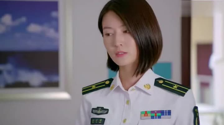 《深海利剑》中国海军副艇长受伤也不忘调戏美女,只因当初被拒绝