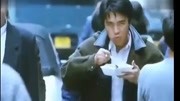 当年《咖喱辣椒》电影中星爷这个吃饭加抽烟的动作有多经典