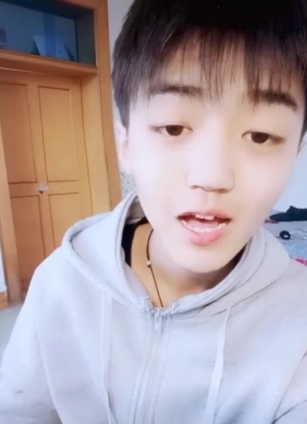 王佳浩啊78发了短视频,你尽管点开,不好看算我输!