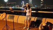 香港美女歌手街头演唱《情难自制》,还少听到的一首歌曲音乐背景音乐视频音乐爱奇艺