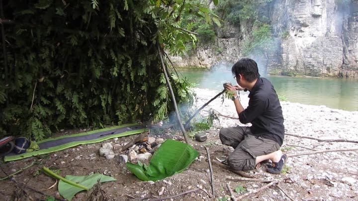 野外生存技巧,用石头煮沸水!