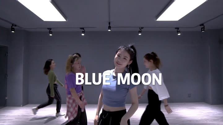 05-07 举报 删除 洛阳乐舞秀舞蹈 小白老师翻跳 孝琳《 blue moon