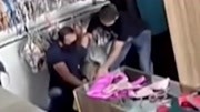 比基尼店女店主遭2名男子抢劫捆绑，全程尖叫，监控拍下可怕一幕
