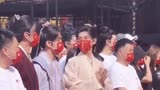 成毅莲花楼开机大吉，帅哥带口罩都养眼🙈