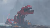 恐龙卡车动画：暴龙泰只身战四雄，最终被破坏机械他们推下了悬崖