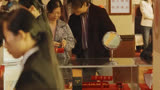 小保安盯着常威干嘛，他真不会武功