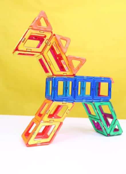 用磁力片拼小马