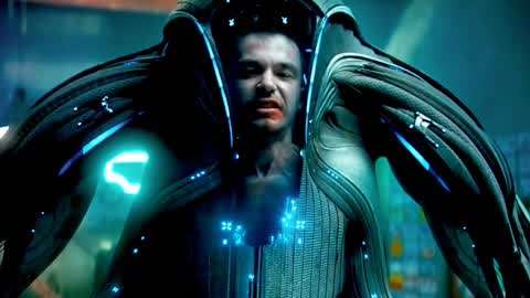 莫斯科陷落男子强行穿上外星人的战衣只为报复女友跟情敌