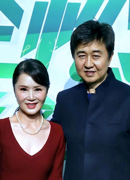 任静付笛生夫妇久违同框现身 支持慈善尽一份心力