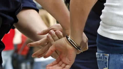 父亲把女儿捆起来干 逮捕！ 不孝子为争夺遗产捆绑88岁老母长达6小时-资讯-搜索最新资讯-爱奇艺