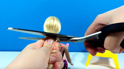 【芭比diy小课堂】自己动手给芭比娃娃剪短发,简单又好看!