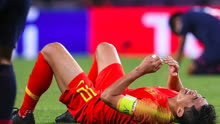 亚洲杯淘汰赛感动瞬间！郑智“瘫坐”在地，伊拉克摄影师眼中含泪