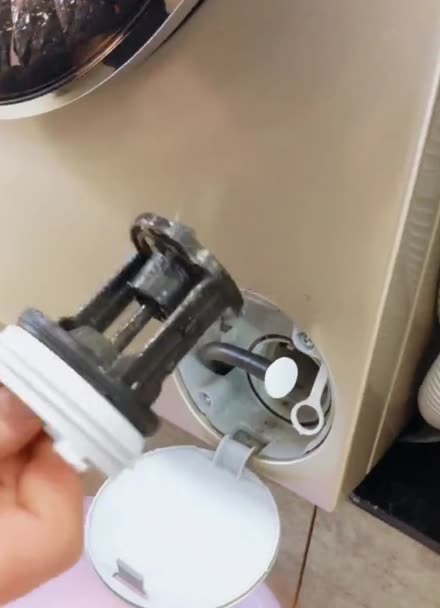 滚筒洗衣机要定期清洗过滤网