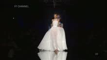 国外婚纱时装秀：透视装设计让人心动，超模性感藏不住！