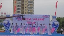 团队表演伞舞《青花瓷》完美展示东方女子的魅力