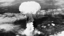 东京大轰炸日本都不投降，为何俩原子弹就屈服？后来才知道上当了
