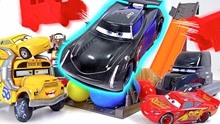 奥特曼玩具：迪士尼皮克斯汽车3跳转轨道设置发挥与变形惊喜蛋!