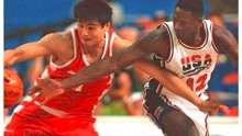 中国男篮史上，也是强大的存在。看看刘玉栋国际赛场是怎样打球的