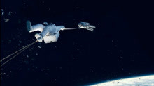 《地心引力》-外国宇航员遇险，进入中国神舟飞船前