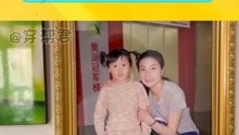 五岁的张家齐和郭晶晶合照，背景挂着奥运冠军榜，冥冥之中的预言！