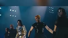 #迈克尔杰克逊 身边的伴舞演员撞脸国内某位影视明星“徐锦江”网友直呼：长得真的太像了