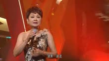 70岁的叶丽仪再度献唱《上海滩》，一开口就很惊艳，根本不输当