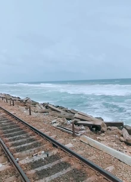 千與千尋的海上火車也許就這樣吧斯里蘭卡西海岸修在海上的鐵路