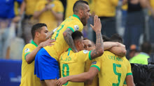 美洲杯：门将送大礼 菲尔米诺传射 巴西5球大胜秘鲁 小组头名出线