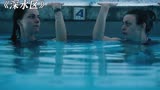 两姐妹被困泳池10个小时，她们应该如何逃生呢？惊悚片《深水区》