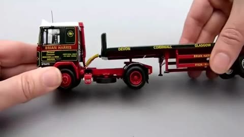 史上最大!18轮大卡车玩具模型组装视频表演