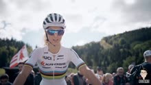 2018年UCI山地车世界杯女子精英赛：这个得冠军的小姐姐真漂亮