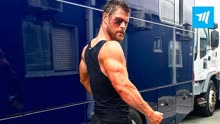 复仇者“雷神”克里斯·海姆斯沃斯疯狂健身肌肉锻炼