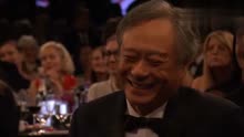 杰克吉伦哈尔在颁奖礼上分享跟李安拍戏的幕后，说完李安都害羞了