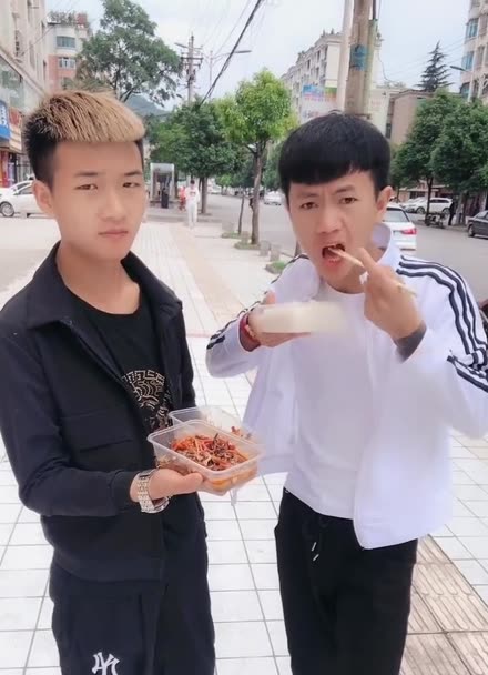 我小英伟是农村走出来的,从此以后咱家的兄弟姐妹.